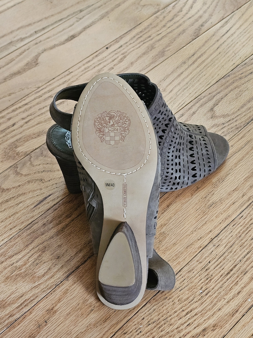 Vince Camuto Women’s Gray Laser-Cut Peep-Toe Slingback Heels - Picture 3 of 3